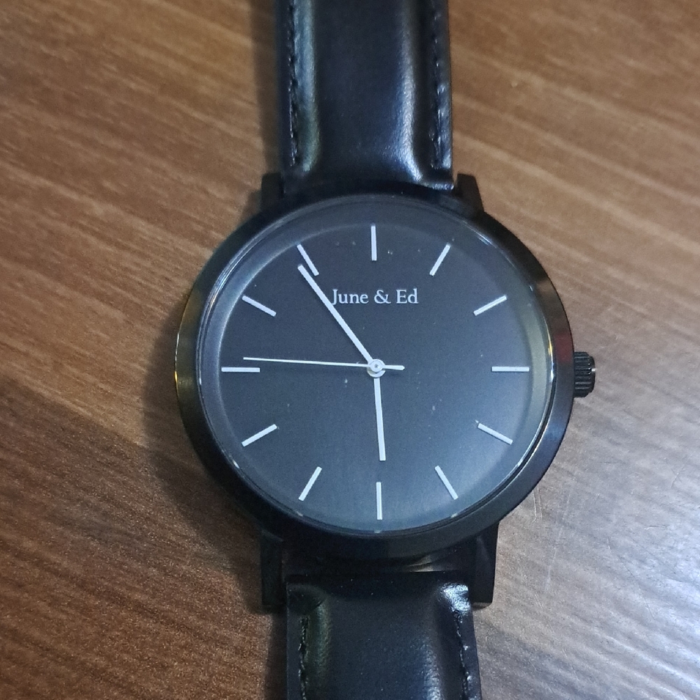 Black Minimalist Men's Leather Strap Watch